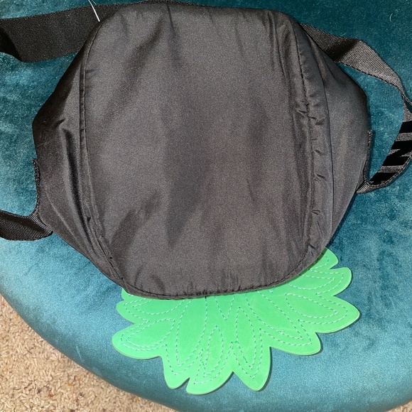 NWT Victoria's Secret PINK Pineapple Cooler Bag - Picture 3 of 4